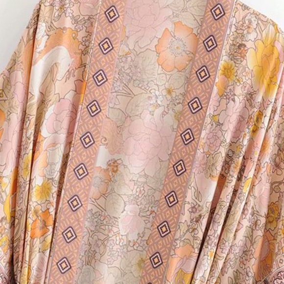 Beautiful kimono style silky top/wrap/robe - Picture 5 of 11